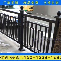 公路护栏款式图片 路中间黑色隔离栏 广州人行道护栏